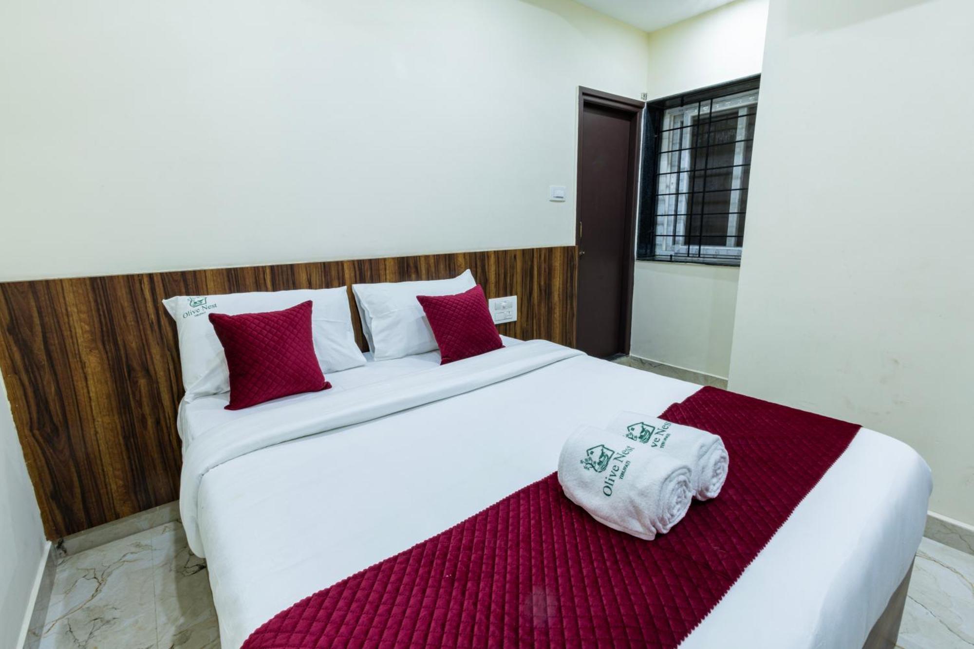 Hotel Olive Nest- Tirupati Bus Stand- 300 Meters, Railway Station- 400 Meters Esterno foto